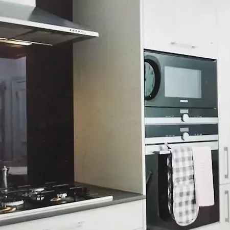 Apartment Tastefully Decorated House In