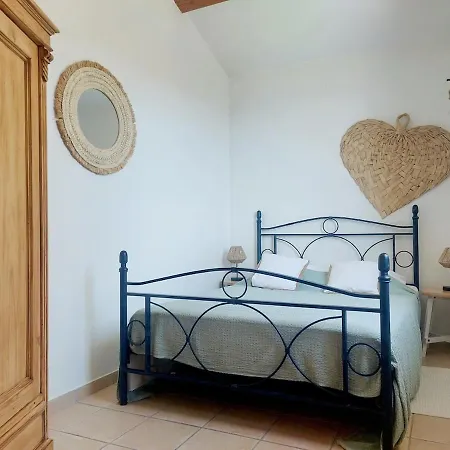Tastefully Decorated House In מאנדליה-לה-נאפול