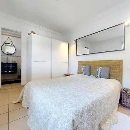 Tastefully Decorated House In מאנדליה-לה-נאפול