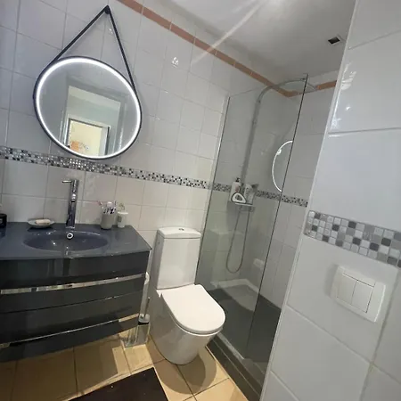 דירה Tastefully Decorated House In מאנדליה-לה-נאפול
